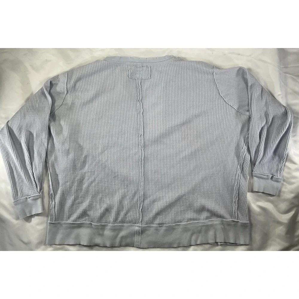 Free People We the Free Buttercup Distressed Thermal Shirt Sz XS lBaby Blue 247